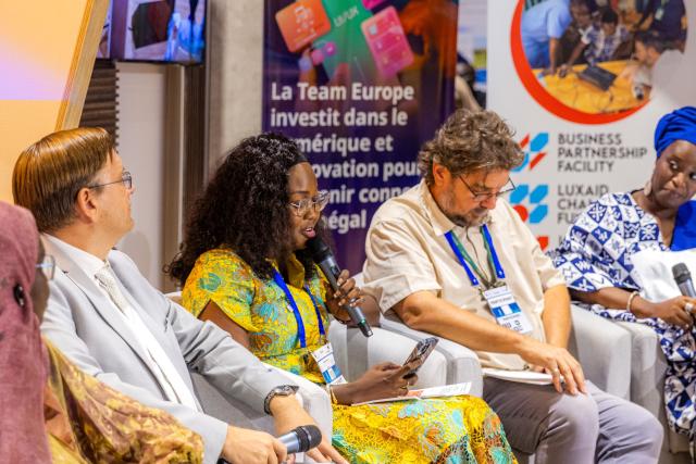 Prise de parole de Ndeye Awa Gueye sur le stand de la Team Europe