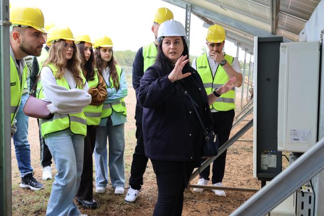 Trainer explaining to students