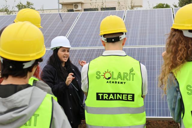Field practice of solar system students