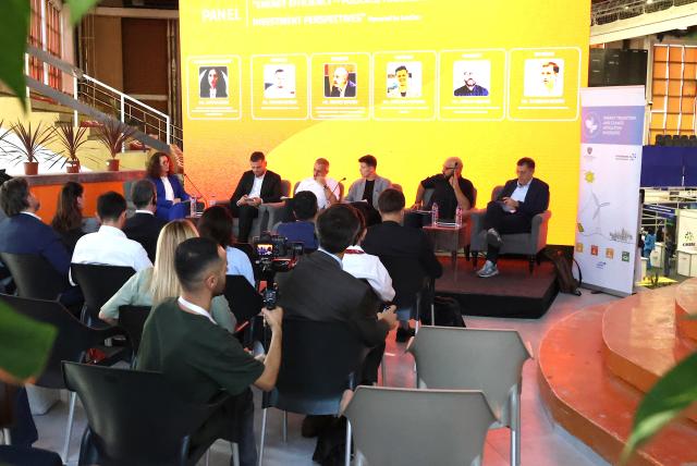 Panel discussing energy at the forum