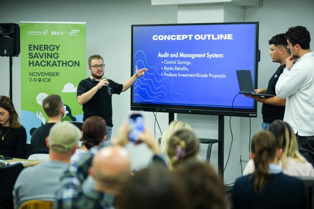 Pitching sessions during hackath