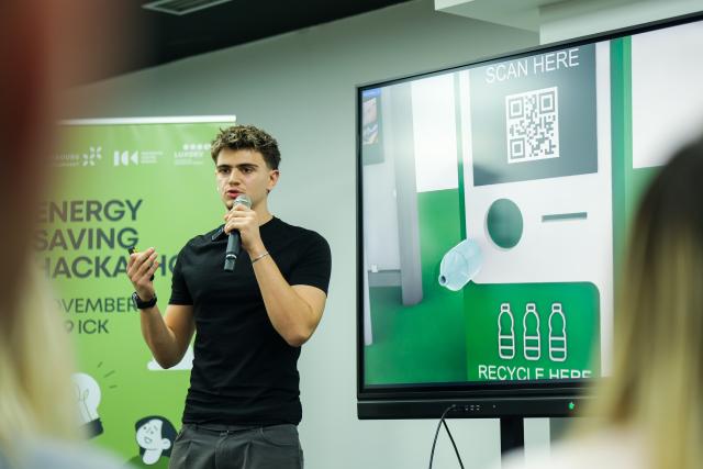 Pitching sessions during hackathon
