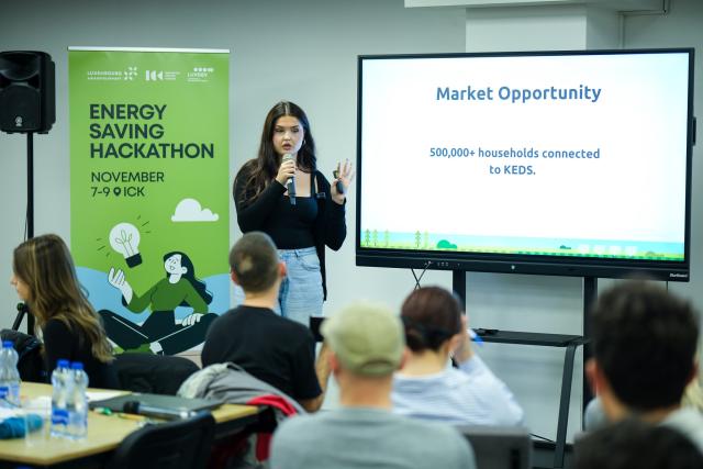 A candidate pitching idea during Hackathon