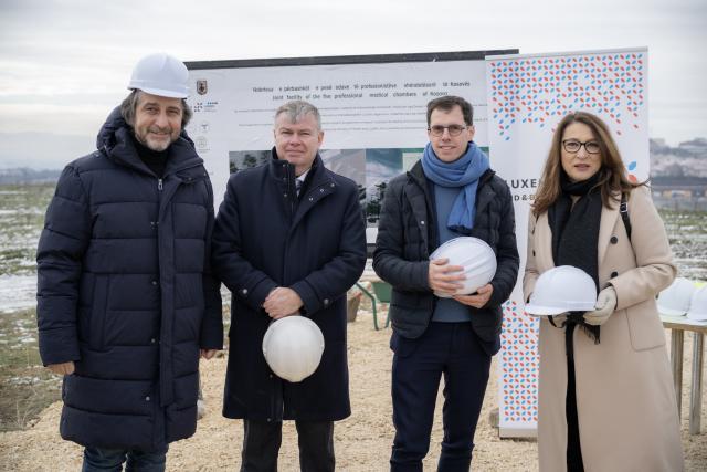 Group photo at the groundbreaking ceremony with Ambassador Dietz, Mayor of Pristina, RR of LuxDev in Kosovo and head of the project