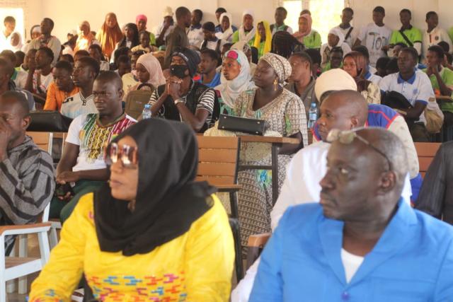 Jeunes et acteurs régionaux lors du lancement des formations