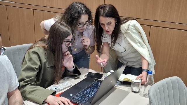 Participating experts work in teams to solve problems during training