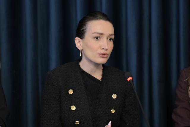 Woman panelist discussing her career in energy during the event