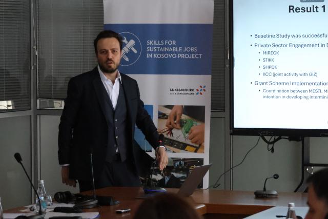 Project manager presenting results at a meeting