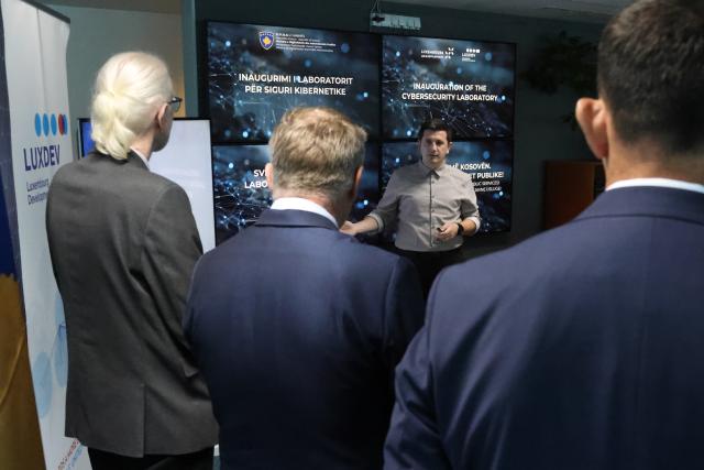 Experts presenting the lab functions to government officials and Luxembourg Embassy in Pristina 