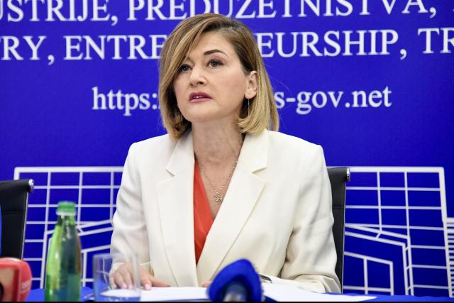 Minister of Trade at the press conference 