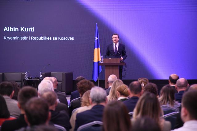 Prime Minister Kurti addressing the conference on innovation