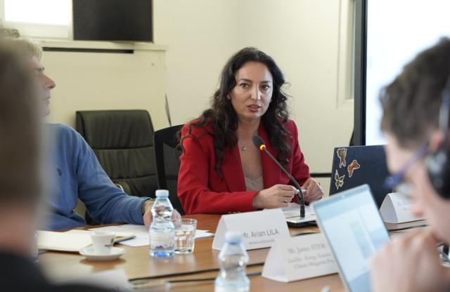 Institutional representative presenting activities and discussing results